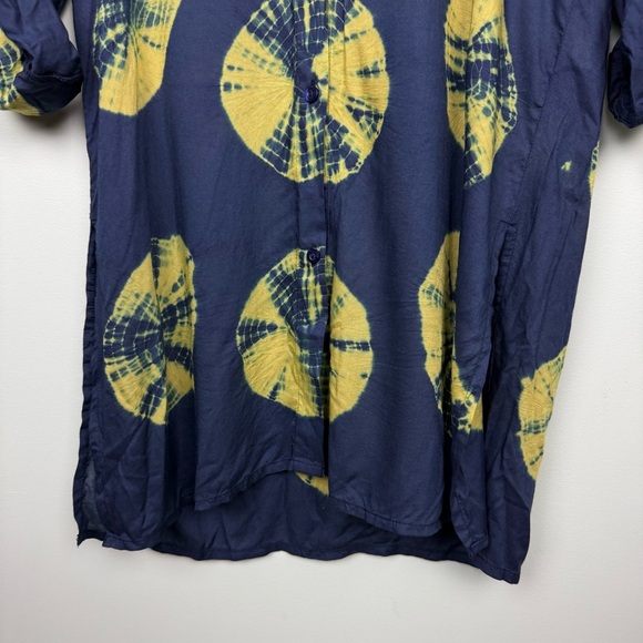 Elan Sand Dollar Button Down in Navy/Yellow - Picture 5 of 8